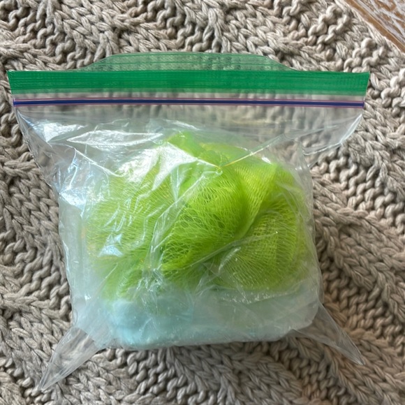 🧼Soap & Loofa Combo🧼 NWT - Picture 1 of 3